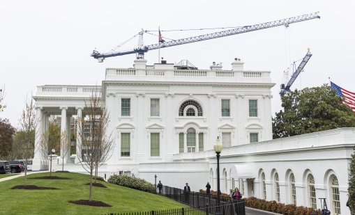 Стрелба близо до Белия дом, издирват заподозрения