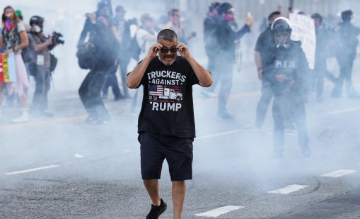 Най-малко осем милиона души са протестирали в САЩ срещу Тръмп
