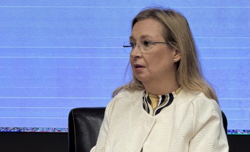 Русинова: Процесът по въвеждане на еврото преминава гладко