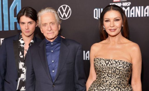 Майкъл Дъглас и Катрин Зита-Джоунс със сина си на Формула 1 във Вегас