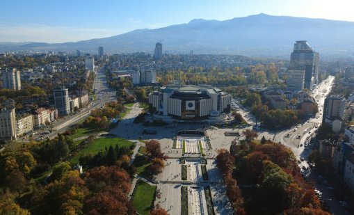 Облачно остава времето и в петък, на места ще превали