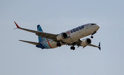 Шокиращи кадри от борда на самолета Flydubai, който бе на косъм от отвличане (ВИДЕО)