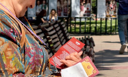 В кадър: Опашки пред Народния театър, билетите са по 5 евро 