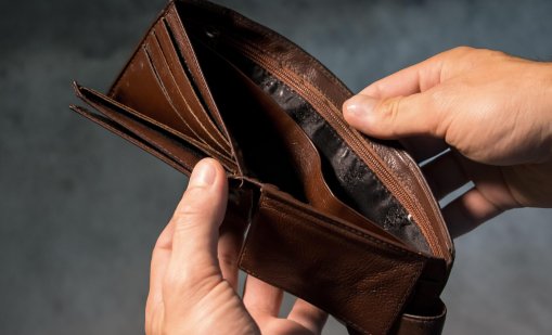 Обратната страна: Институциите, в които бачкат без или за смешни бонуси