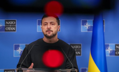 Зеленски с реформа в армията: дава повече пари на бойците, но откъде?