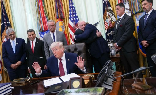 Тръмп за напрежението в Ормузкия проток: Иран се шегува малко ВИДЕО