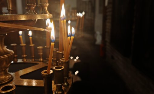 Жителите на с. Бураново недоволстват, свещеникът заключва храма