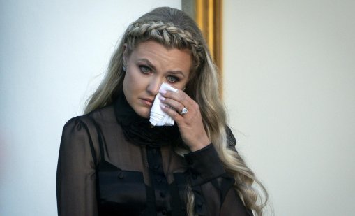 След смъртта на Чарли, Ерика Кърк се молела да е бременна