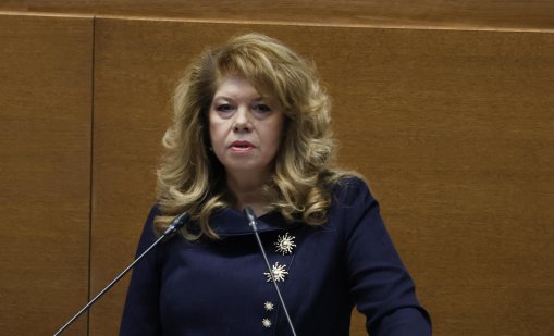 Йотова към депутатите: Всяко забавяне на гласуването на бюджета ни обрича на стагнация 