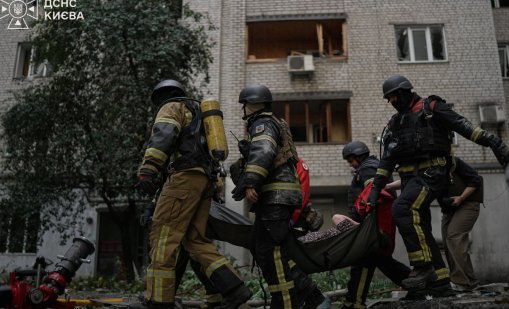 Дете загина и най-малко 7 души са ранени при руска атака срещу центъра на Киев