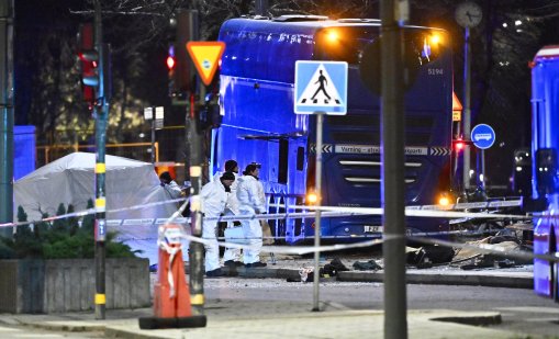 Автобус се вряза в пешеходци в Стокхолм, има загинали