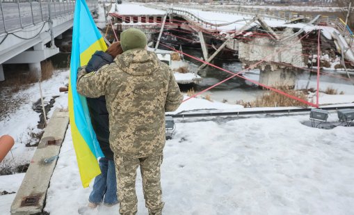 Четири години след руската инвазия, Украйна се превърна в &bdquo;стоманен таралеж&ldquo;