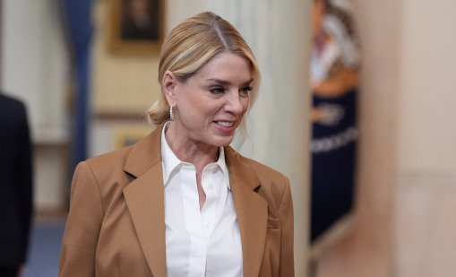 Тръмп уволни Пам Бонди след бурна година, изпълнена с грешки и гняв 