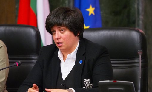 Русинова: Пътищата ни са отвратителни, бунища!