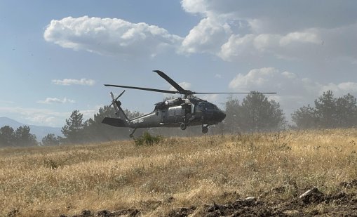 Военнослужещи и хеликоптер се включи в гасенето на пожара в парк “Рила”