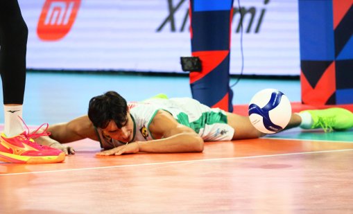 Драматична загуба: Украйна ни победи с 1:3 на волейбол (СНИМКИ)