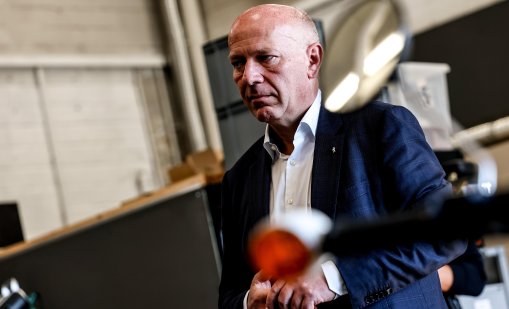 Кметът на Берлин играл тенис, докато 100 000 души бяха останали без ток