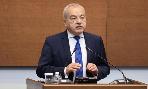 "Манипулирани данни" около бюджета скараха Донев и Теменужка Пекотва