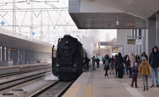 Товарен локомотив се запали между Бойчиновци и Мърчево