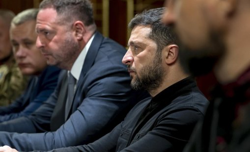 Зеленски трябва да спаси собственото си президентство