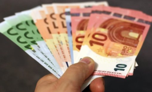 Еврото от днес е единствената официална валута