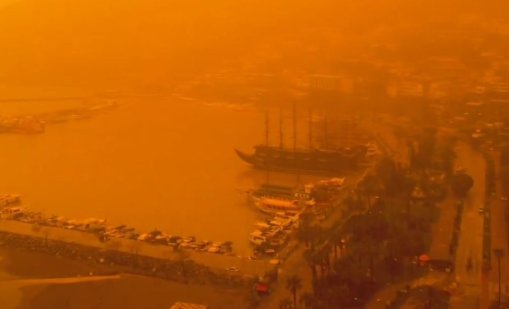 След Гърция, пясъчни бури оцветиха небето в кърваво червено и над Турция ВИДЕО