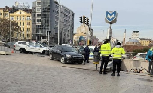 Кола "паркира" до подлеза на президенството, шофьорът е починал на път за болницата