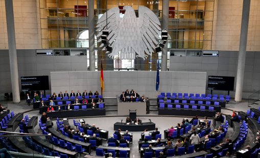 Германските депутати си гласуваха яки глоби за обиди и отсъствия