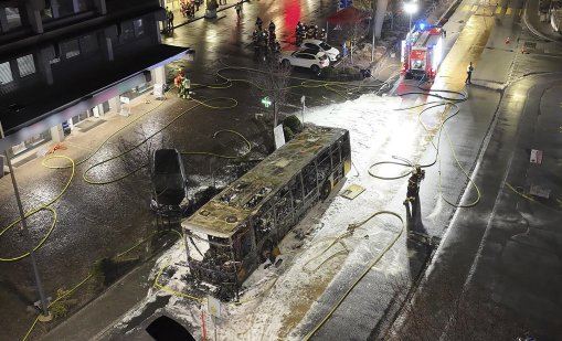 Автобус изгоря в Швейцария, най-малко шестима са загинали СНИМКИ