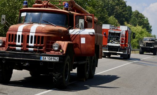 Овладяха пожара на депото край Плевен, започна окончателното обезопасяване