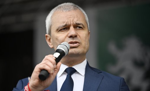 Костадинов нападна Радев: Демерджиев с турски агенти в Турция, българското знаме липсва