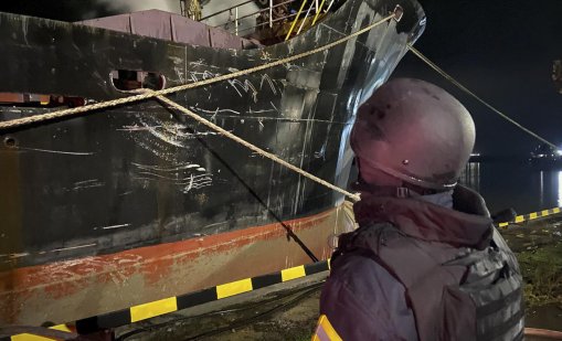 Русия нанесе удари на 4 товарни кораба и два логистични центъра в Украйна