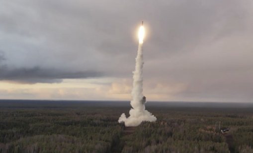 Холандия и Франция започнаха преговори за европейско ядрено възпиране