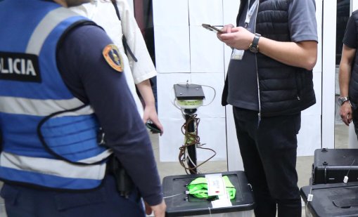 В Албания арестуваха французин, опитал да транспортира тайландка в куфар