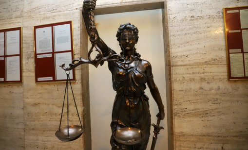 Осъдиха 16-годишен за блудство с чужденка