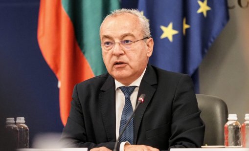 Донев: Линията на бедност за 2027 г. е 443 евро