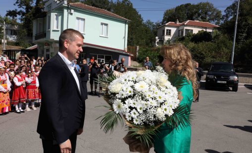 Илияна Йотова откри "Богородична стъпка": &bdquo;Фолклорът ни дава сила и самочувствие, че сме българи
