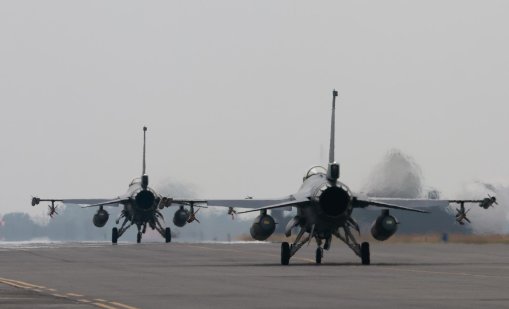 САЩ разполагат F-16CJ в Близкия изток на фона на напрежението с Иран