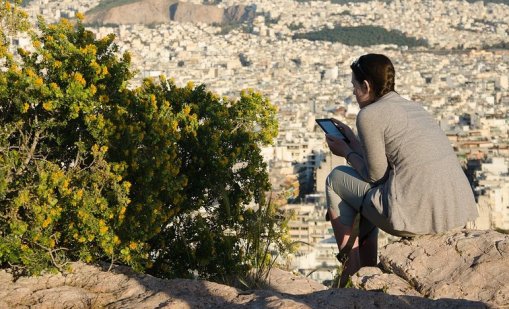 Срещу свръхтуризма: Гърция слага таван на хотелските легла и ограничава Airbnb