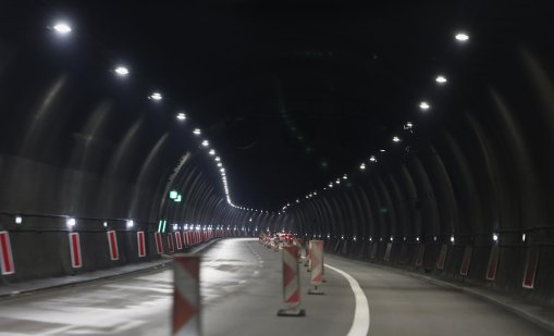 Шофьорът на спрелия тир в тунел &bdquo;Витиня&ldquo; е в ареста за 24 часа