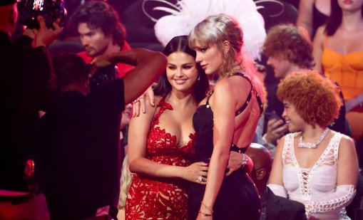 Тейлър Суифт е посветила песен на Селена Гомес