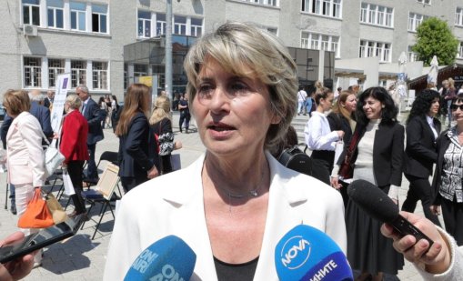 Весела Лечева: Обърквам се вече от това, което пише Костадинова