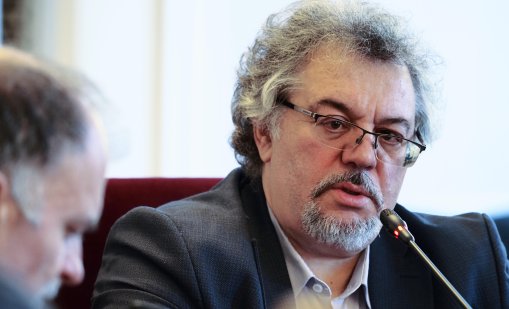 Нов скандал между ПП и ДБ: Асен Василев на инат иска да изхвърли Манол Пейков от НС? 