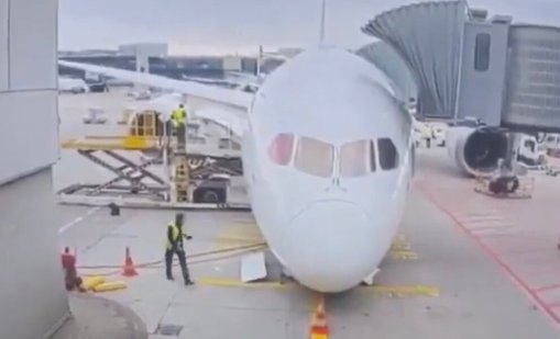 Лек инцидент с Boeing 787, "пльосна се по корем" на летище Франкфурт ВИДЕО