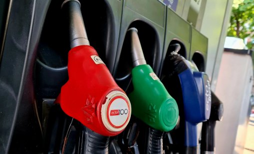 Бенчев с прогноза: Минимално повишение на бензина у нас