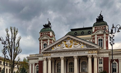 Студен въздух нахлува утре, ще вали, има условия и за градушки