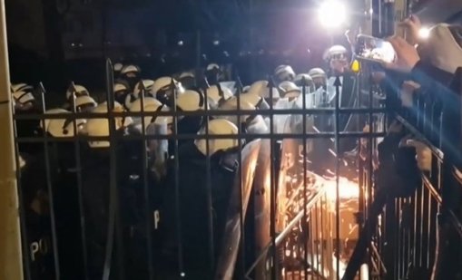 Полицията задържа трима протестиращи пред Конституционния съд във Варшава