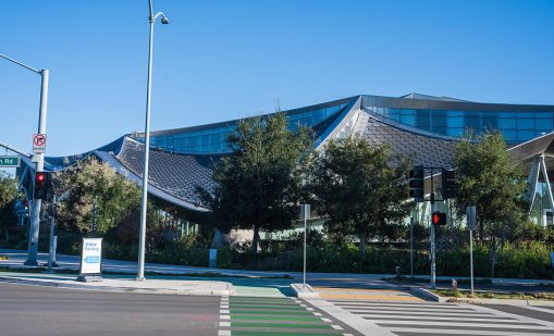 Създателите на ИИ се ужасяват от това, че се превръщат в Бог, затова ходят на църква