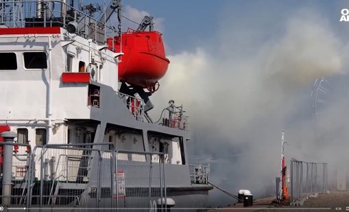 Кораб пламна във Варна като част от военноморското учение "Бриз 2025"