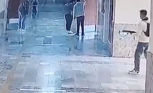 16 ранени при стрелба в училище в Турция, взети са и заложници ВИДЕО